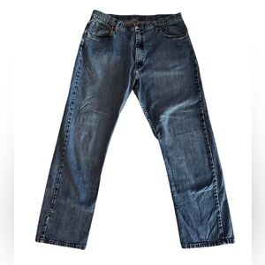 Men’s Wrangler relaxed fit straight leg jeans. Size 38x30